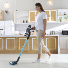 A woman using the JASHEN vacuum to clean her kitchen floors 