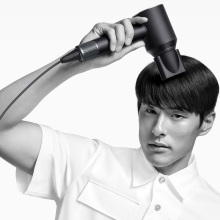 man drying hair with supersonic origin and styling concentrator attachment