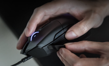 hand holding razer gaming mouse